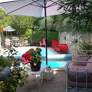 https://la-sapiniere.fr-provencehotel.com