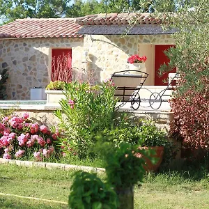 https://la-demeure-de-fanette.fr-provencehotel.com
